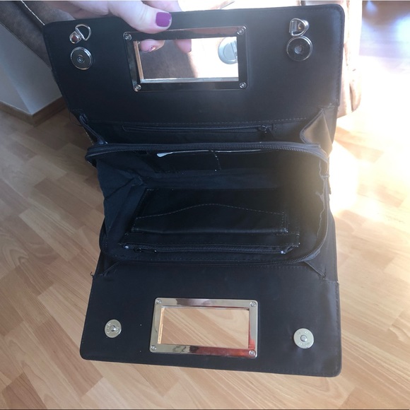 Fashion handbag! Simple & chic square shaped & cutout! - Picture 3 of 8